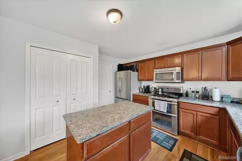 Kitchen - 6119 Treetops Dr, Romulus, MI 48174 photo 3 of 4