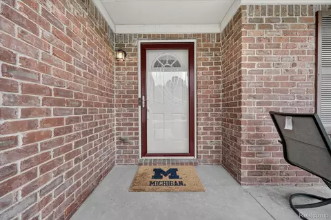 Exterior - 6119 Treetops Dr, Romulus, MI 48174 photo 3 of 6