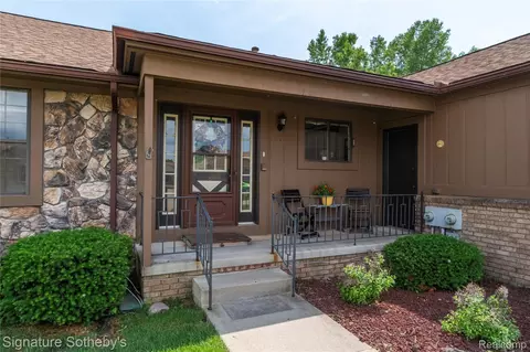 12336 Nantucket Dr #3, Green Oak, MI 48178