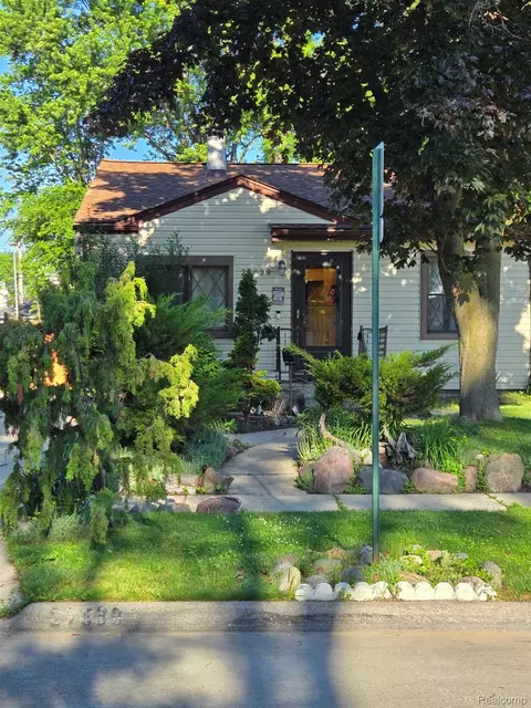 27039 Alden St, Madison Heights, MI 48071