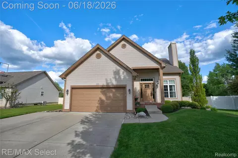 4135 Maplewood Meadows Ave, Grand Blanc, MI 48439