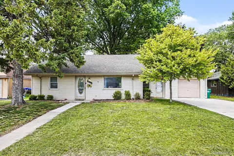 30212 Beechwood St, Garden City, MI 48135