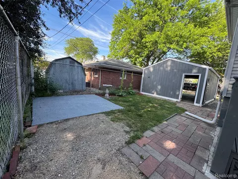 Exterior - 563 Eureka Rd, Wyandotte, MI 48192 photo 2 of 2