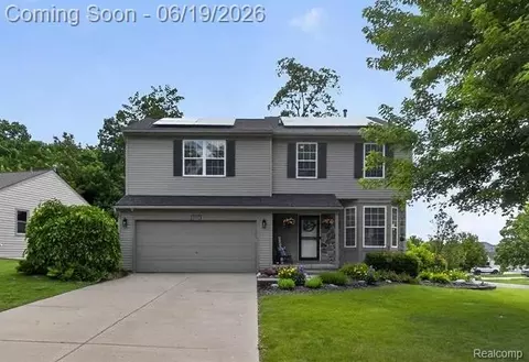 2718 Moosewood Dr, Waterford, MI 48329