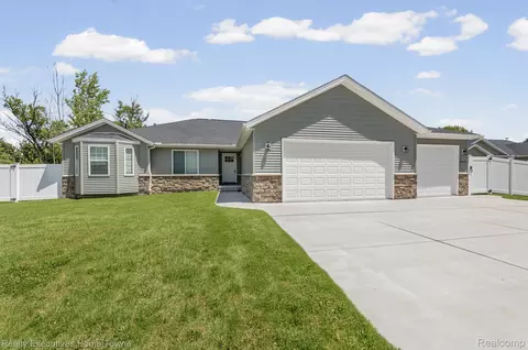4429 River Rd, East China, MI 48054