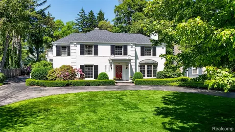 66 Oxford Rd, Village Of Grosse Pointe Shores, MI 48236