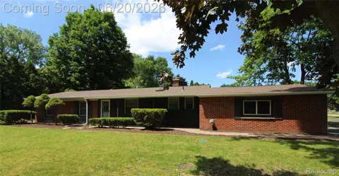 1239 Ashover Dr, Bloomfield Hills, MI 48304