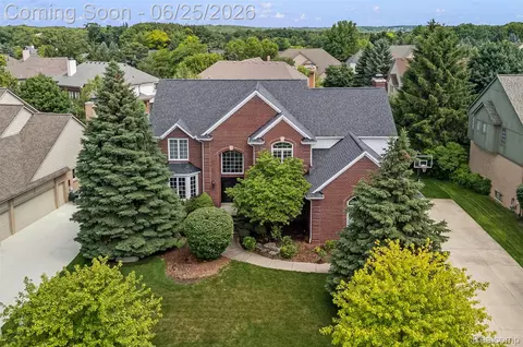 3612 Sleepy Fox Dr, Rochester Hills, MI 48309