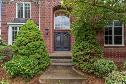 3612 Sleepy Fox Dr, Rochester Hills, MI 48309