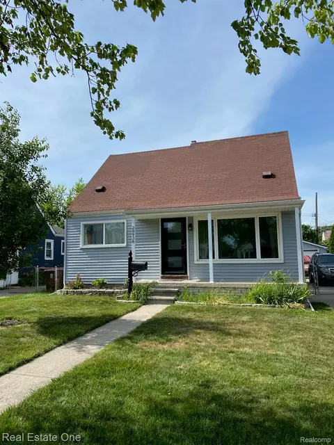 28936 Bridge St, Garden City, MI 48135