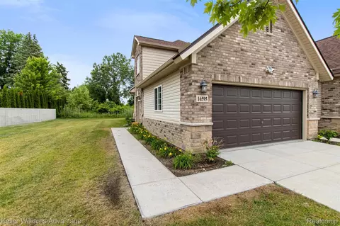 16595 Savor Ln, Clinton, MI 48035