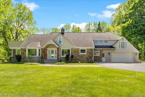 43747 Woodward Ave, Bloomfield Hills, MI 48302
