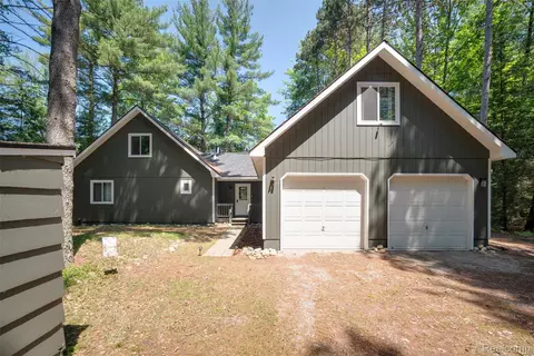 6954 Aarwood Trl NW, Clearwater, MI 49676