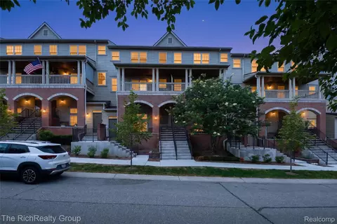 3922 Forester Blvd, Auburn Hills, MI 48326