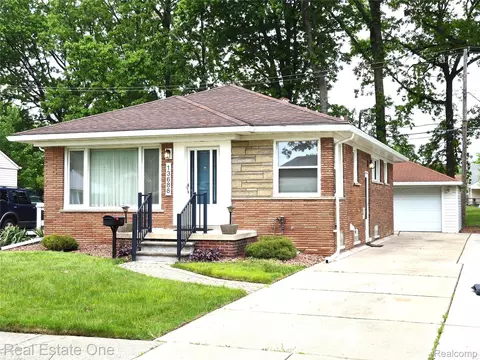 13688 Commonwealth St, Southgate, MI 48195