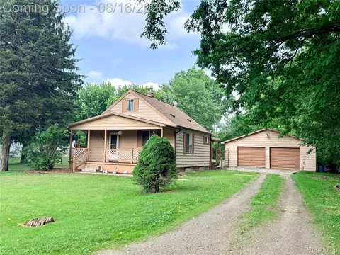 2386 Egleston Ave E, Burton, MI 48509