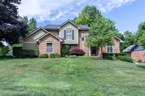 576 Ten Point Dr, Rochester Hills, MI 48309
