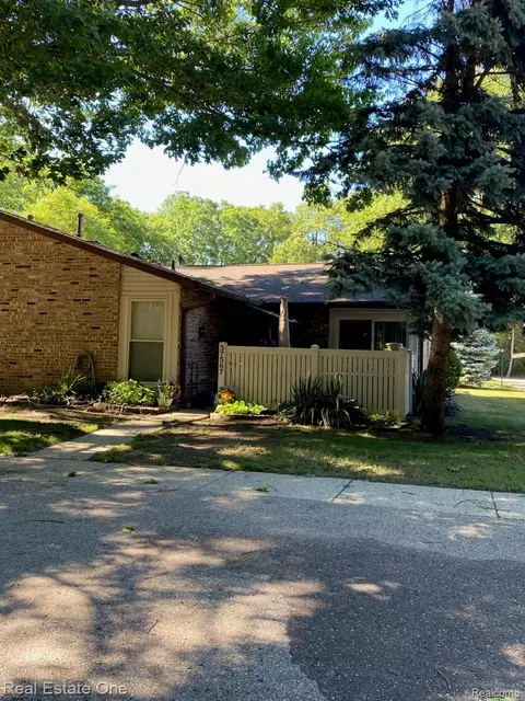 37567 Barkridge Cir #59, Westland, MI 48185
