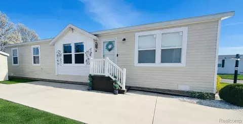 37886 Wolcott Ln, New Haven, MI 48048