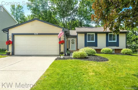 839 Dressler Ln, Rochester Hills, MI 48307