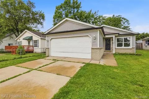 421 1st Ave, Pontiac, MI 48340