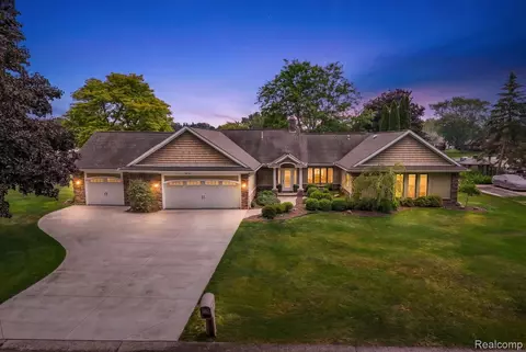 4178 Chevron Dr, Highland, MI 48356