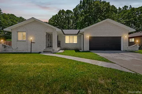 3030 Chard Ave, Warren, MI 48092