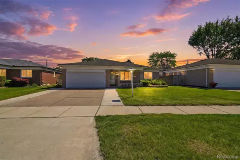 3418 Winterfield Dr, Warren, MI 48092