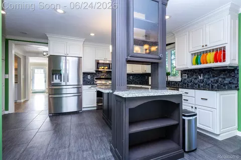 Kitchen - 21170 Outer Drive Dr, Dearborn, MI 48124 photo 2 of 8