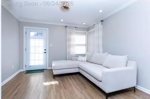 Living - 21170 Outer Drive Dr, Dearborn, MI 48124 photo 4 of 5