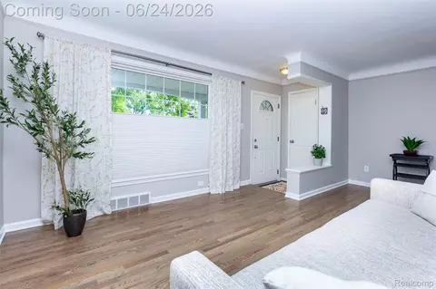 Living - 21170 Outer Drive Dr, Dearborn, MI 48124 photo 2 of 5