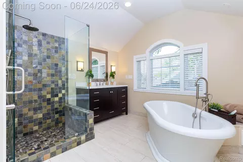 Bath - 21170 Outer Drive Dr, Dearborn, MI 48124 photo 4 of 8