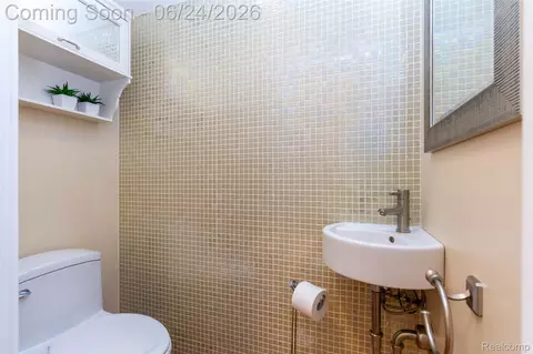 Bath - 21170 Outer Drive Dr, Dearborn, MI 48124 photo 7 of 8