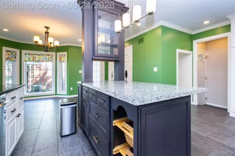 Kitchen - 21170 Outer Drive Dr, Dearborn, MI 48124 photo 6 of 8