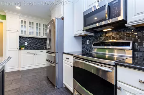 Kitchen - 21170 Outer Drive Dr, Dearborn, MI 48124 photo 5 of 8