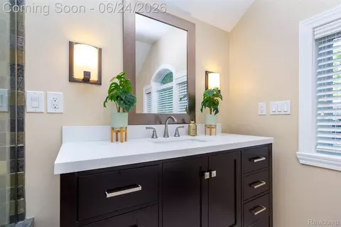 Bath - 21170 Outer Drive Dr, Dearborn, MI 48124 photo 6 of 8