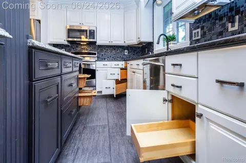 Kitchen - 21170 Outer Drive Dr, Dearborn, MI 48124 photo 7 of 8