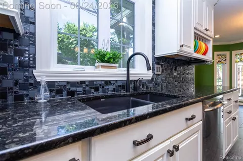 Kitchen - 21170 Outer Drive Dr, Dearborn, MI 48124 photo 4 of 8