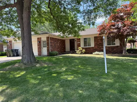 14322 Four Lakes Dr, Sterling Heights, MI 48313