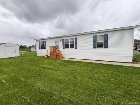 3621 Hawthorne St, Village Of Clarkston, MI 48348