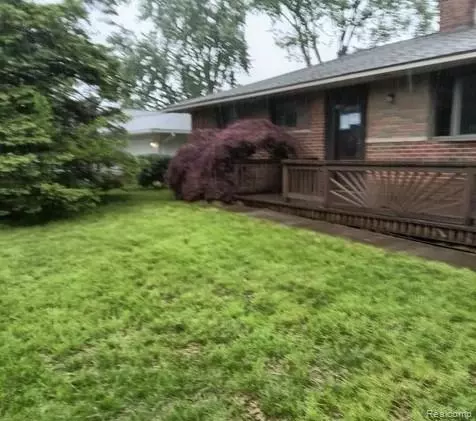 3804 Embarcadero St, Waterford, MI 48329