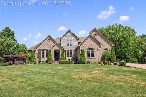 68960 Silver Fox Ln, Washington, MI 48095