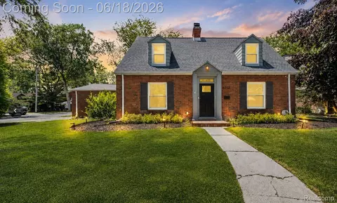4303 N Verona Cir, Royal Oak, MI 48073