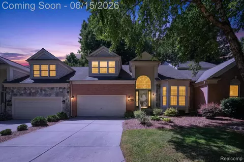 39643 Southwind Ln #13, Northville, MI 48168