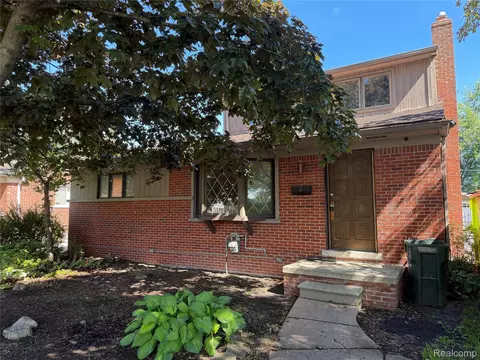 22515 Liberty St, Saint Clair Shores, MI 48080