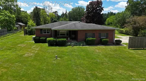 3174 Mcgregor St, Grand Blanc, MI 48439