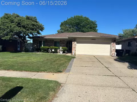 39548 Pinebrook Dr, Sterling Heights, MI 48310