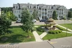200 Park Green Dr #76, Lake Orion, MI 48362