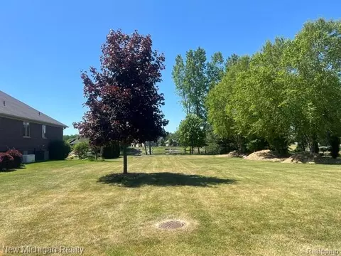 27146 Clear Lake Dr, Chesterfield, MI 48051
