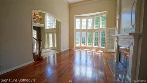 Living - 6608 Enclave Dr, Independence, MI 48348 photo 4 of 5